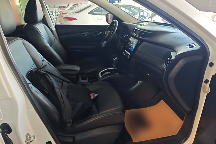 Nissan X-Trail 2019 immagine di auto #24