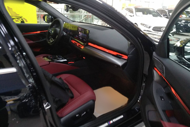 BMW i5 2025 car image #24