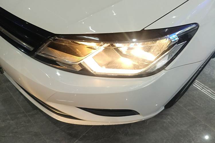 Volkswagen Lamando 2017 immagine di auto #24