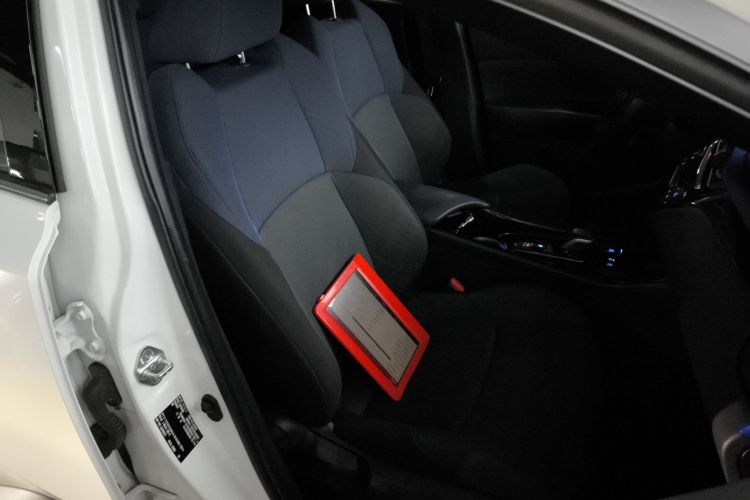 Toyota C-HR EV 2021 immagine di auto #24