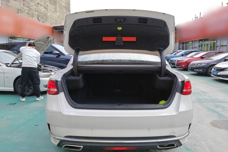 GEELY Ulion 2018 immagine di auto #24