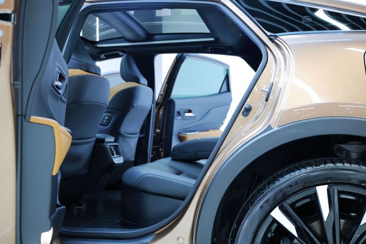 Toyota Crown 2023 immagine di auto #24