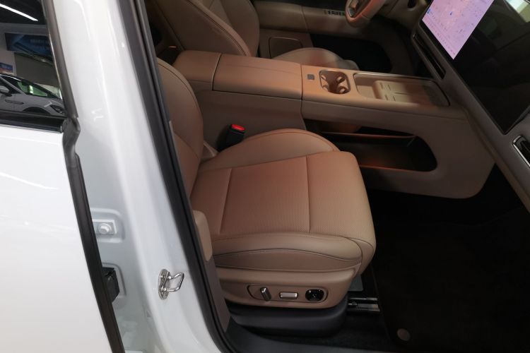 理想汽车 理想i6 2025 汽车图片 #24