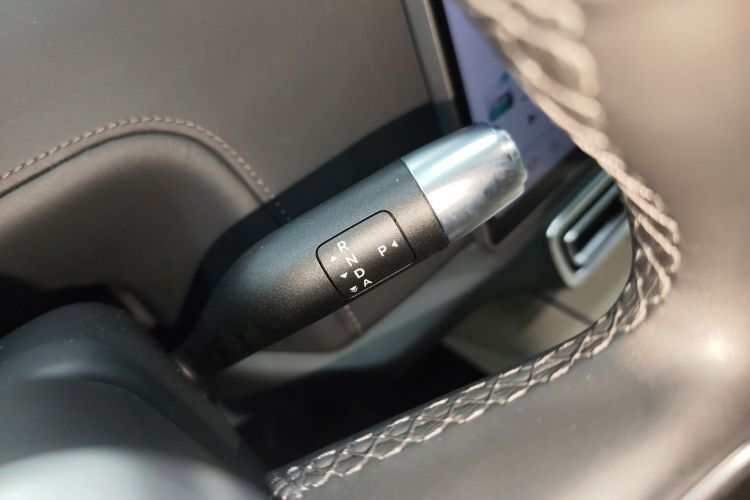 Li L8 2023 изображение автомобиля #24