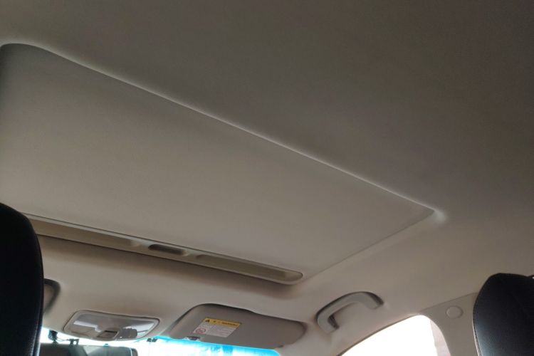 MG GT 2017 car image #24