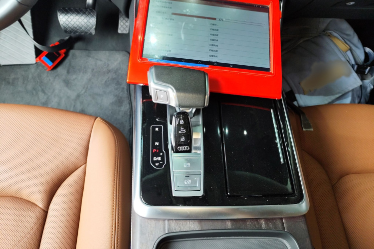 Audi Q8 2023 car image #24