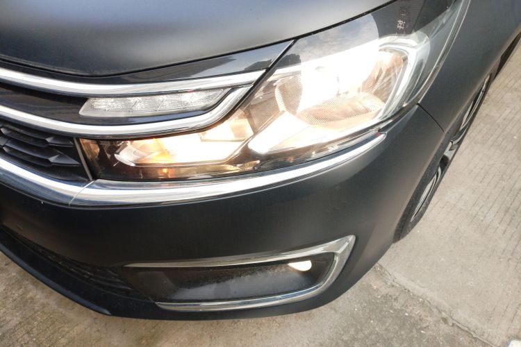 Citroen C4L 2017 image de voiture #24