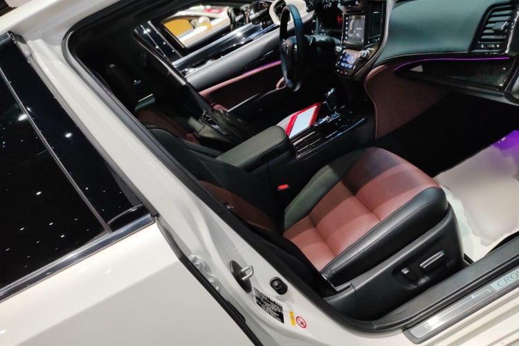 丰田 皇冠 2018 汽车图片 #24