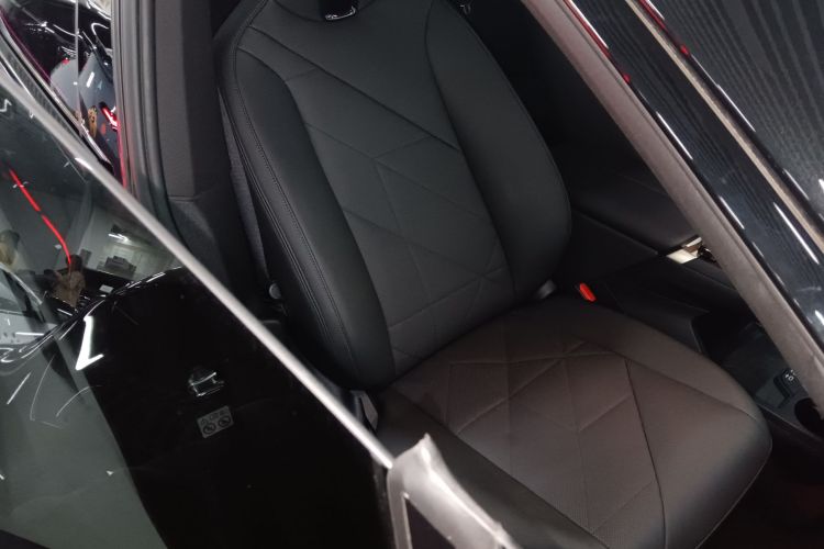 BMW i5 M60 2022 car image #24