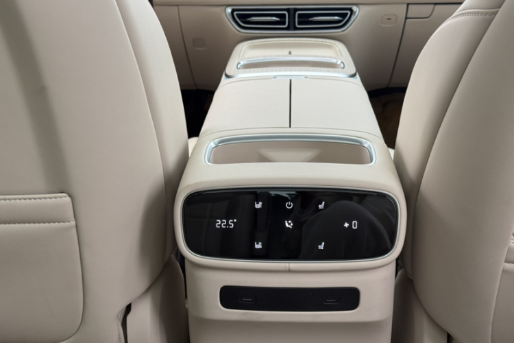 Deepal S09 2025 car image #24