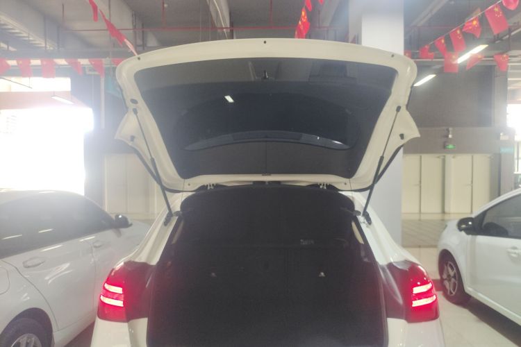 Mercedes-Benz GLA Class 2018 car image #24