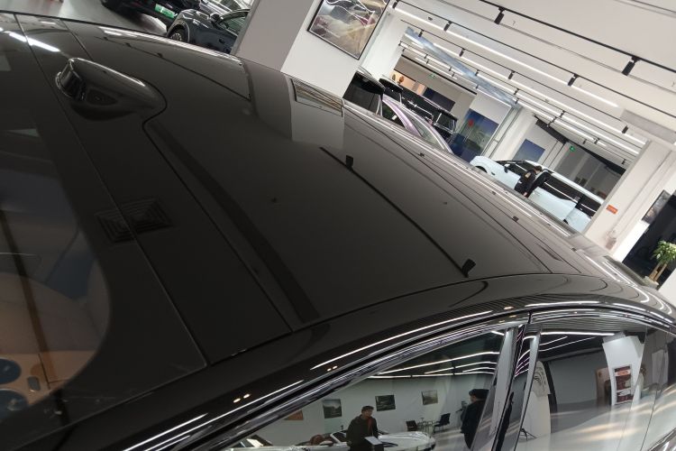 Li i8 2025 image de voiture #24