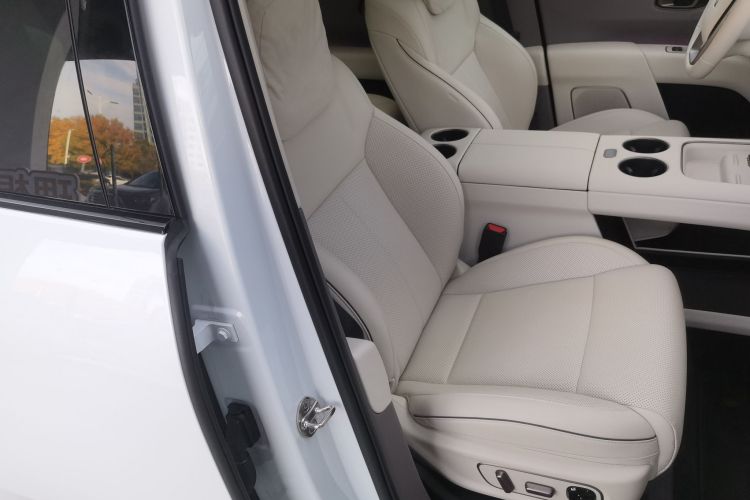 Li i8 2025 изображение автомобиля #24