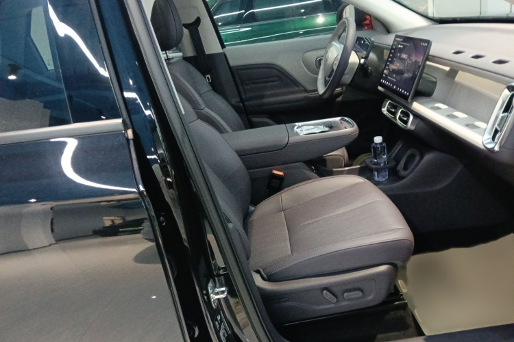 零跑汽车 零跑B10 2025 汽车图片 #24