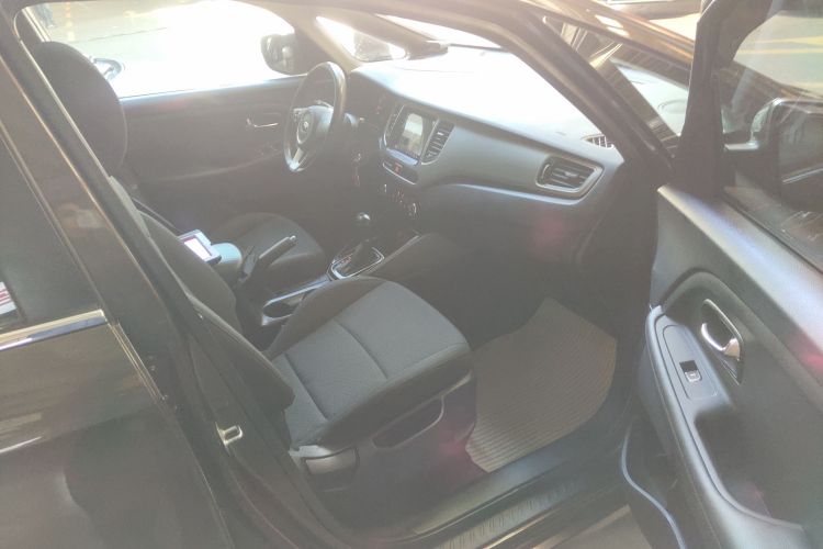Kia Carens 2015 immagine di auto #24