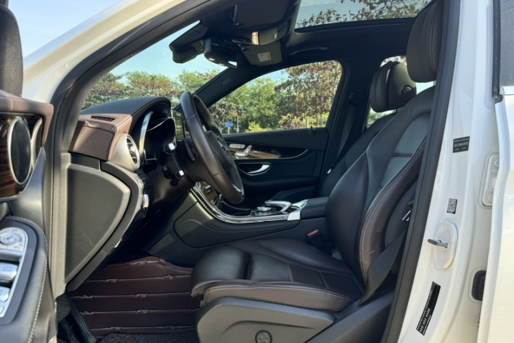 Mercedes-Benz GLC Class 2019 #24 Mercedes-Benz GLC Class 2019 car image #24