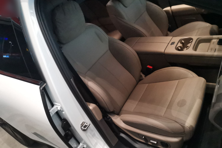 Li i6 2025 image de voiture #24