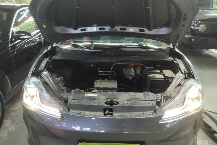 哪吒汽车 哪吒V 2021 汽车图片 #24