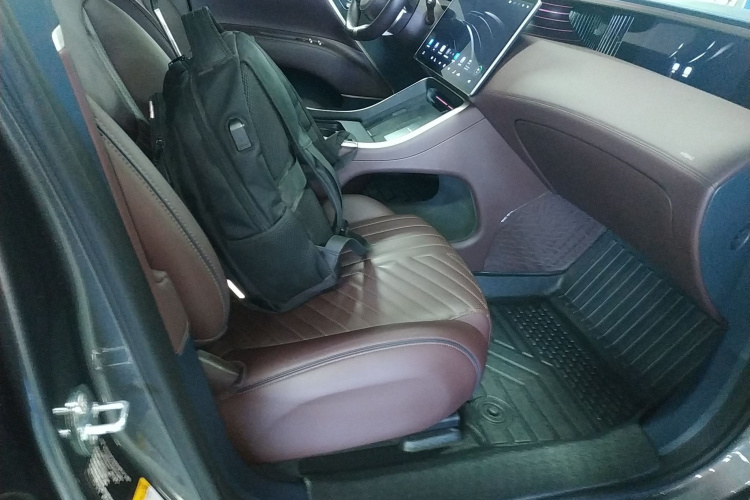 Avatr 11 2024 car image #24