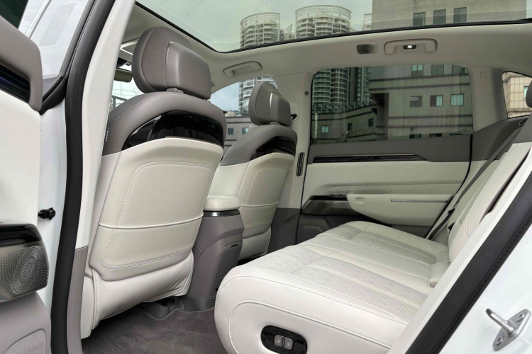 Zeekr 7X 2024 car image #24