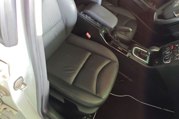 Citroen C4L 2016 image de voiture #24