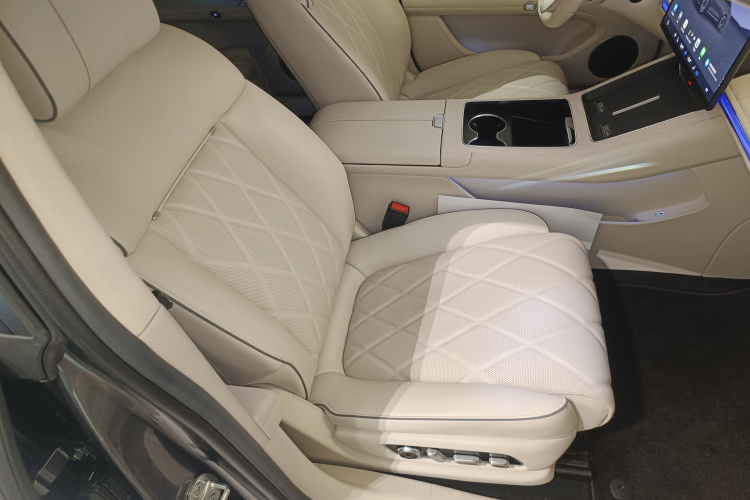 HongQi 2024 car image #24