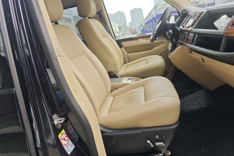 Volkswagen Caravelle 2018 immagine di auto #24