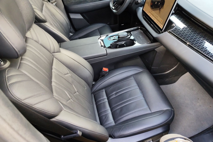 Zeekr 009 2023 car image #24