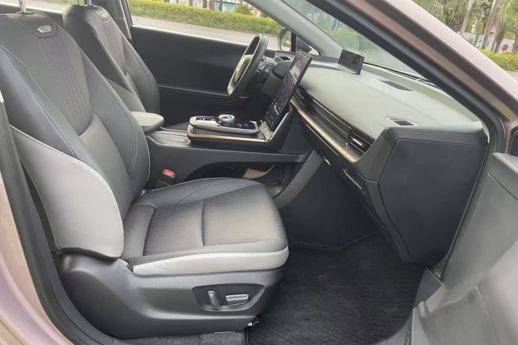 Toyota bZ3 2023 immagine di auto #24