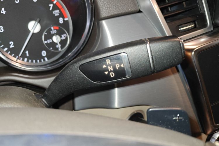 Mercedes-Benz M Class 2015 car image #24