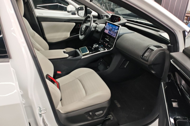 Toyota bZ4X 2022 immagine di auto #24