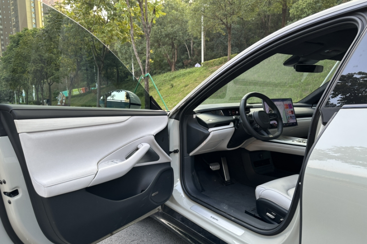 MI SU7 2025 car image #24
