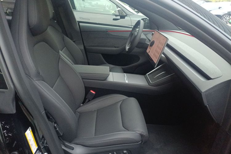 特斯拉 Model Y L 2025 汽车图片 #24