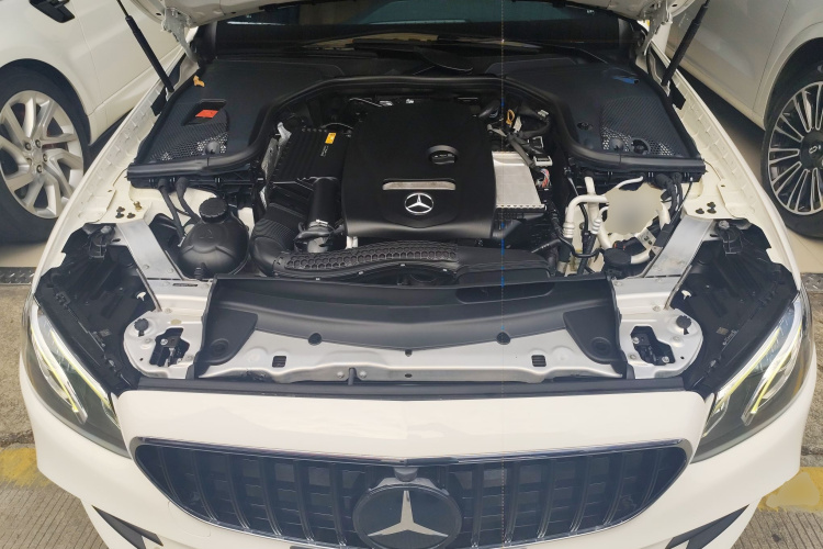 Mercedes-Benz E Class 2018 immagine di auto #24