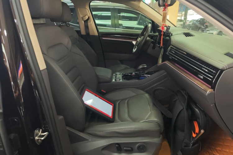 Volkswagen Touareg 2018 car image #24