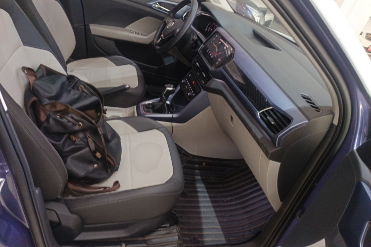 Volkswagen T-Cross 2019 car image #24