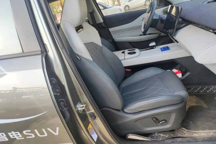 Changan UNI-Z PHEV 2024 car image #24