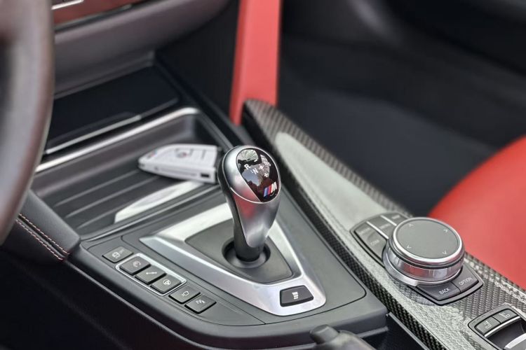 BMW M4 2018 car image #24