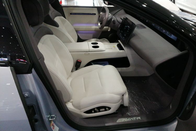 Avatr 06 2025 car image #24