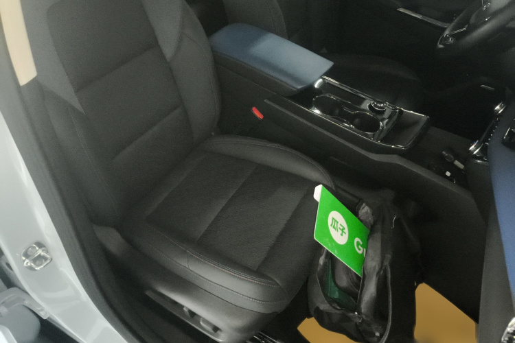 Chevrolet Equinox Plus 2025 car image #24