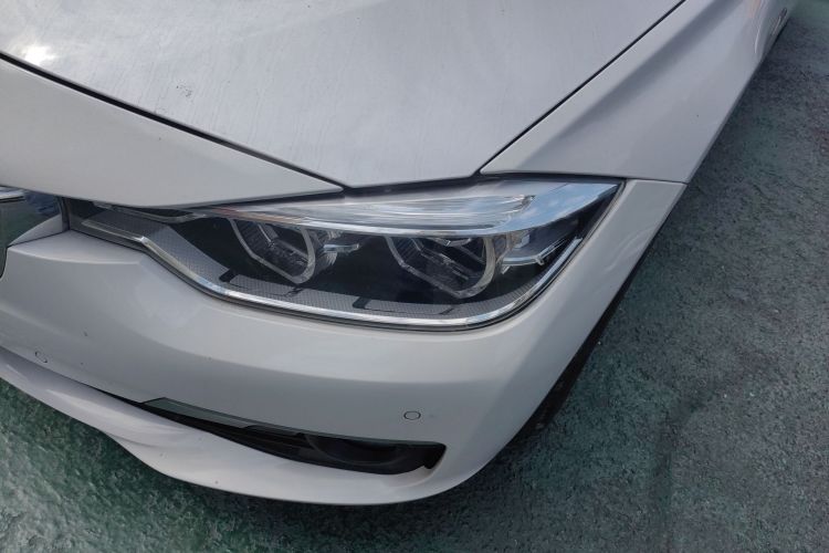 BMW 3 Series 2019 car image #24