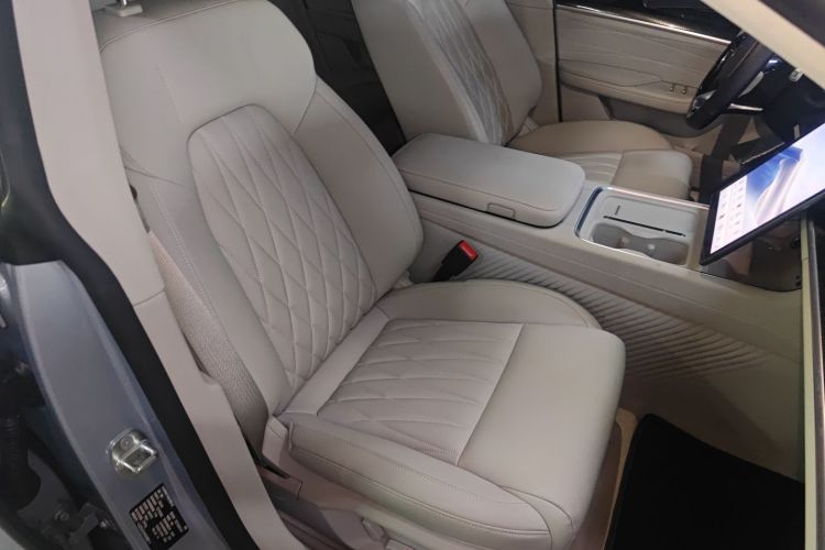 哪吒汽车 哪吒S猎装 2025 汽车图片 #24