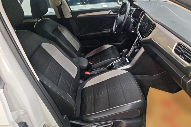 Volkswagen T-Roc 2020 car image #24