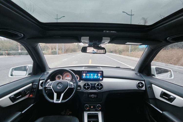 Mercedes-Benz GLK Class 2015 immagine di auto #24