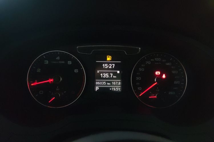 Audi Q3 2017 car image #24