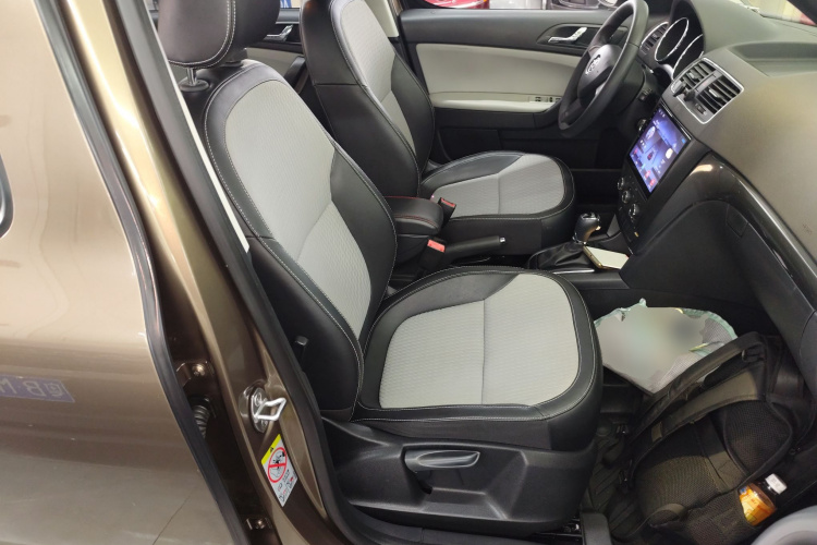 Skoda Yeti 2016 car image #24