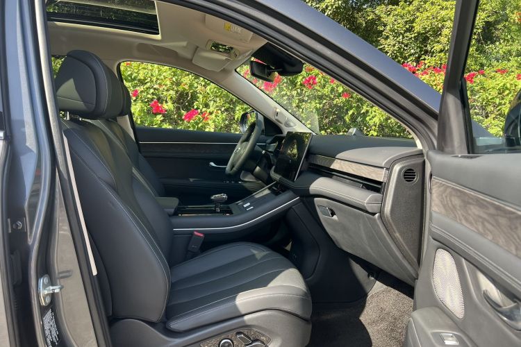 2023 car image #24