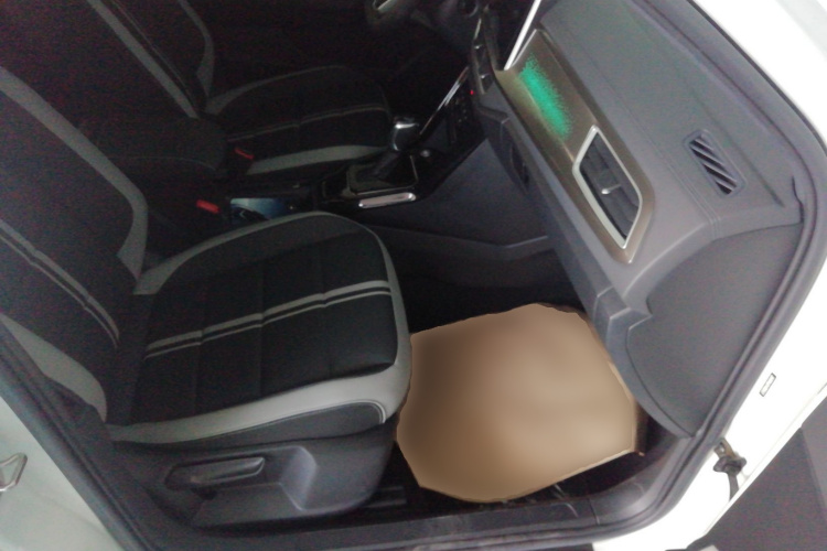 Volkswagen T-Roc 2023 car image #24