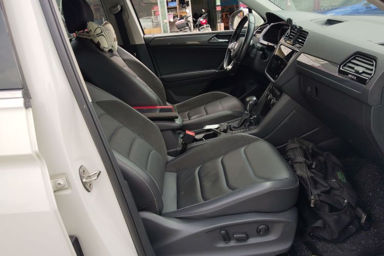 Volkswagen Tiguan L 2021 car image #24