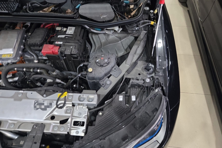 BMW iX 2024 immagine di auto #24